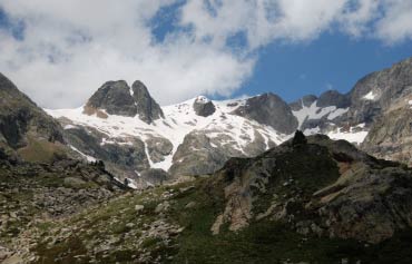 pyrenees mountains